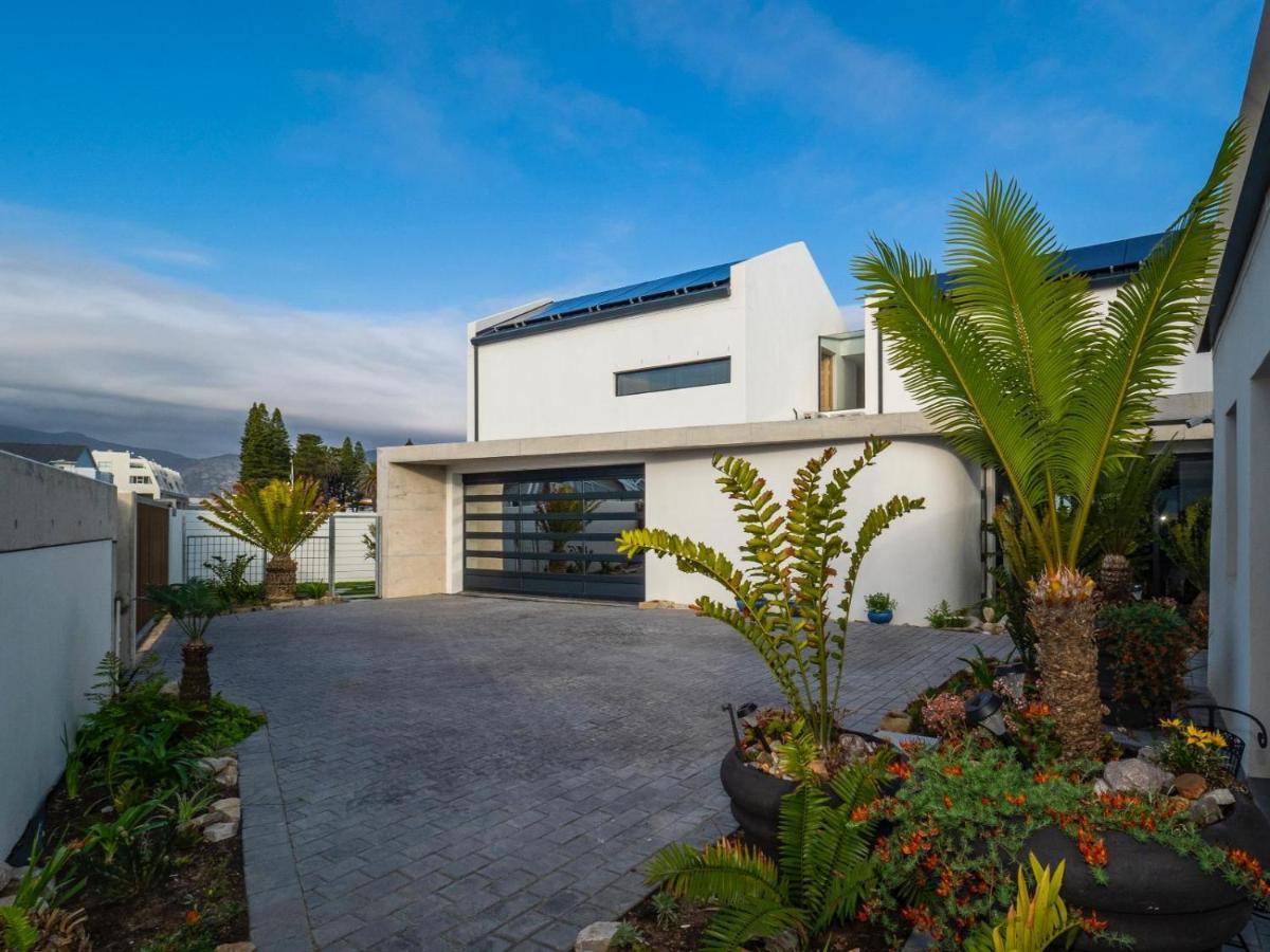 Boutique Ocean Views - Incorporating Wendy'S Hotel Hermanus Exterior photo